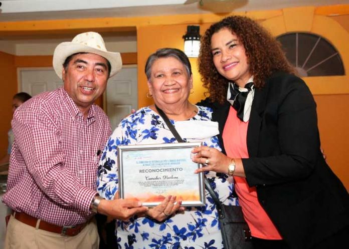 Entregan reconocimientos a negocios históricos de Managua