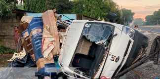 Varios lesionados y cuantiosos daños materiales deja un vuelco en Chinandega