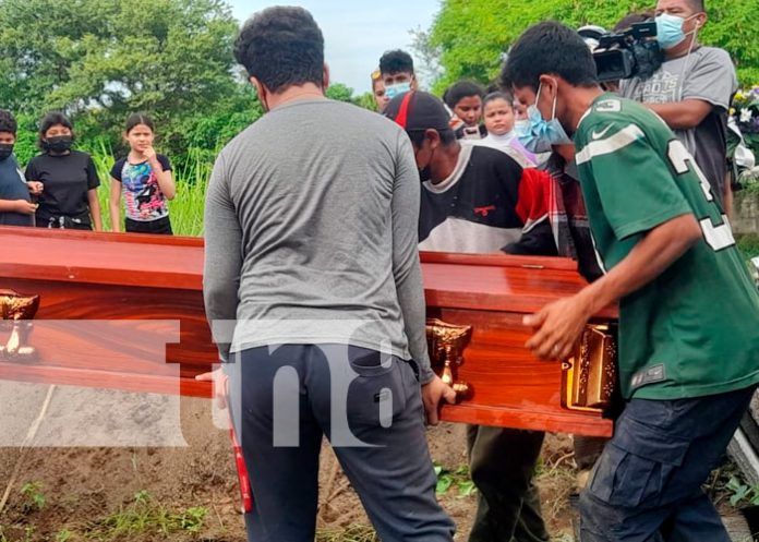 Cristiana sepultura a Karen, joven asesinada en el barrio Carlos Fonseca, Managua
