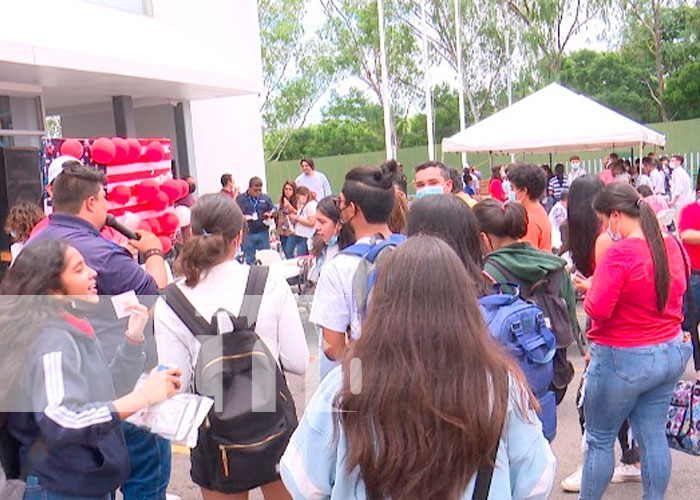 Keiser University realizó feria en conmemoración al 4 de julio