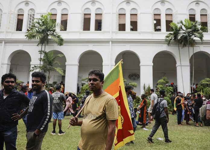 Manifestantes tomaron instalaciones del primer ministro de Sri Lanka