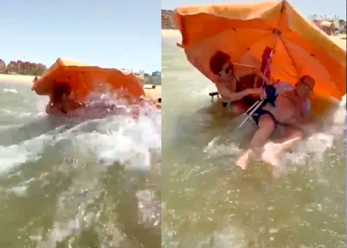 Viral en España: Una ola gigante arrastra al abuelo y lo hunde en el mar