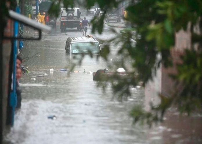 Inundaciones por lluvias en El Salvador suman una docena de fallecidos