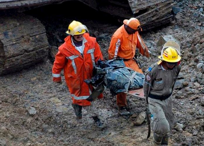 2 muertos y 4 heridos tras un derrumbe en socavón minero de Colombia