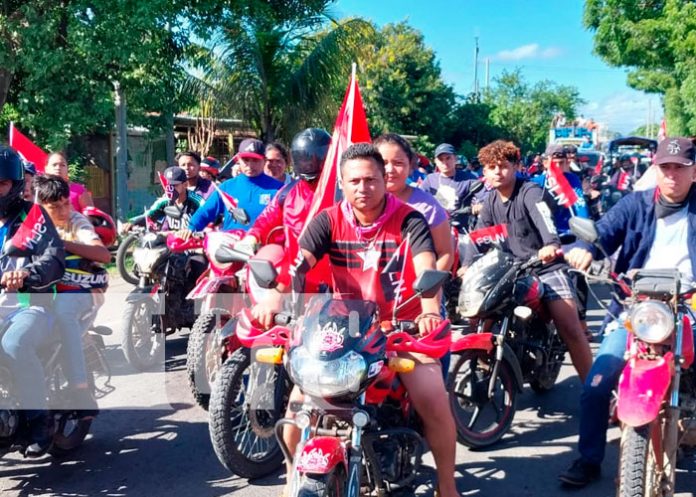 Caravana en celebración del día de la alegría nacional en Tipitapa