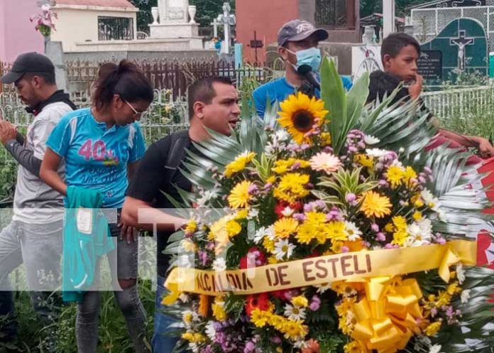 Foto: Colocan ofrenda floral en Estelí en honor a Miguel Ángel / TN8