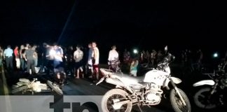 Microbús choca por detrás a motociclista y acompañante en Las Banderas, Tipitapa