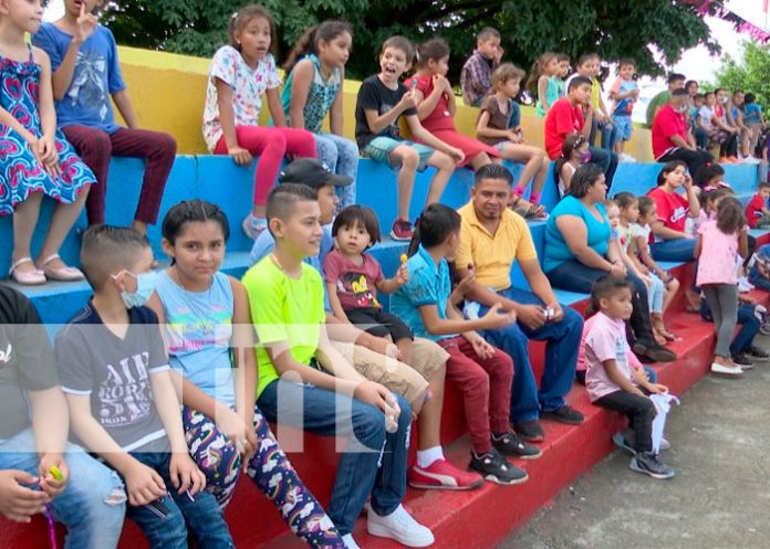 Alegría a los más pequeños: MIGOB celebra Día de la Alegría con piñatas