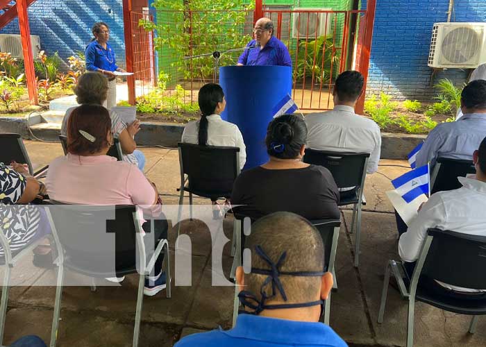 MINED y ALMA conmemoran la bandera de Nicaragua