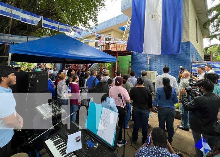 MINED y ALMA conmemoran la bandera de Nicaragua
