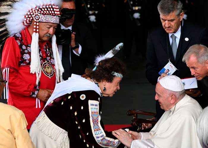 El Pontífice llegó a Canadá a pedir perdón por abusos contra los indígenas