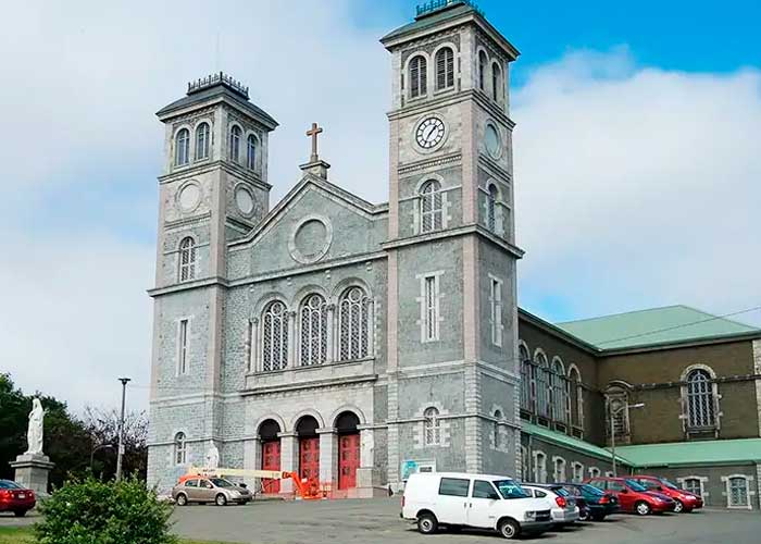 Iglesia católica vende propiedades en Canadá para pagar indemnizaciones