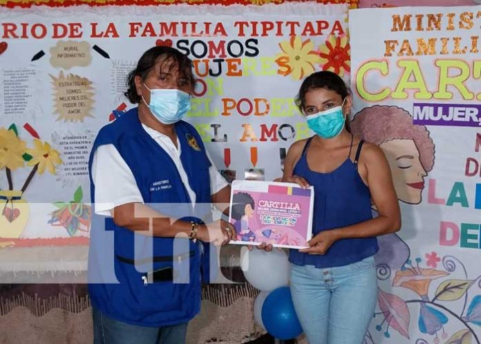 Mujeres de Tipitapa aprenden de la cartilla para prevenir el femicidio