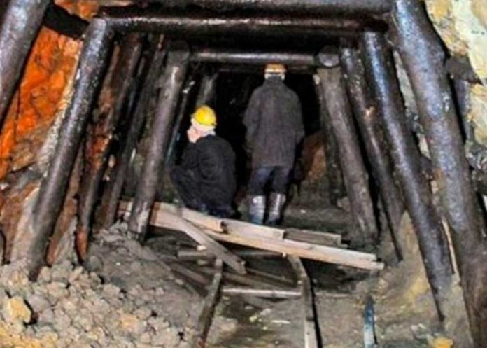 Mueren al menos diez mineros tras derrumbarse en el norte de China