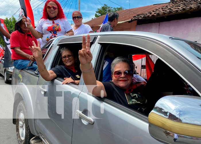 Con alegría y júbilo familias de Chinandega celebran 43 años de Revolución