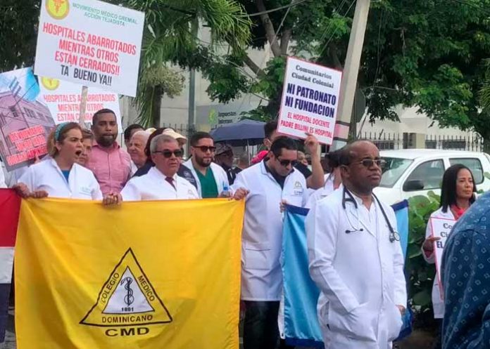 Médicos en R. Dominicana exigen apertura de instalaciones hospitalarias