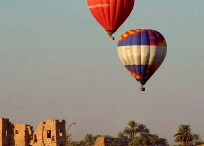 ¡Terror en el aire! Globo aerostático se desplomó con 28 turistas en Egipto
