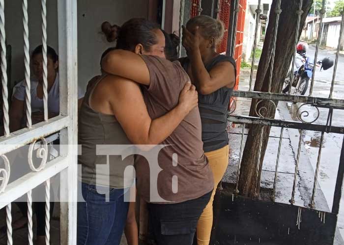 Familiares sufren la pérdida por el femicidio en Managua