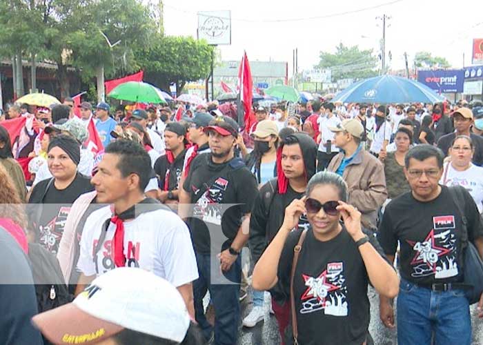 Mototaxis y caponeras en celebración del 43/19 en Managua
