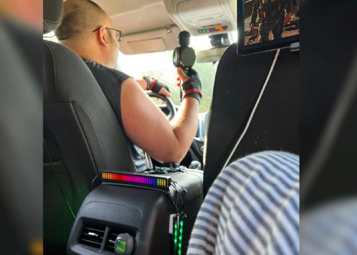 Karaoke en taxi de Uber vuelve locos a sus pasajeros