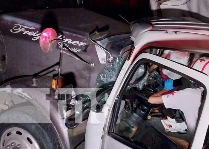 Accidente de tránsito deja a una joven prensada en Tipitapa