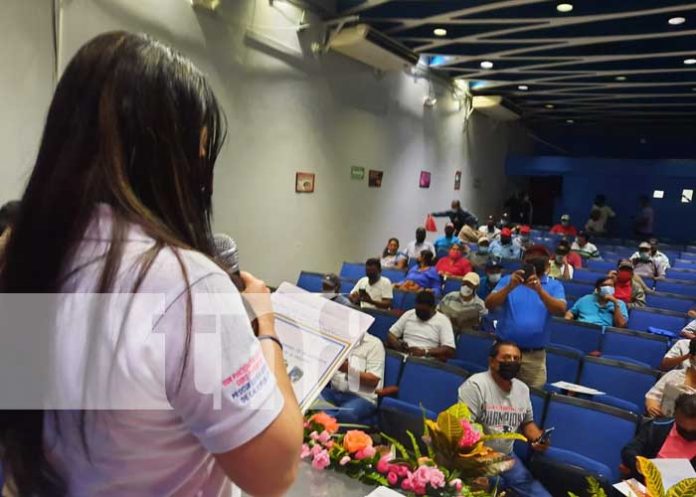 Entrega de títulos de propiedad para excombatientes en Nicaragua