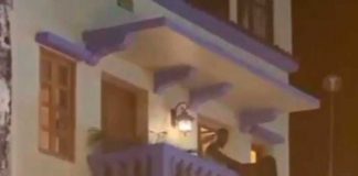 ¡Degenere! Captan a pareja "de perrito" en un balcón de Cartagena (VIDEO)
