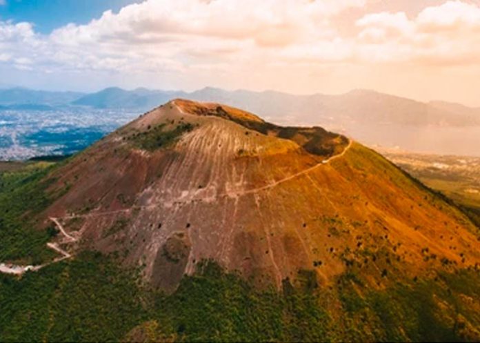 Turista 'no estaba en la raya' al caer en cráter de Volcán 