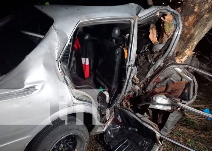 Violento accidente en Managua deja un prensado y dos lesionados