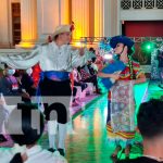 Pasarela de trajes de fantasía folclórica en Managua