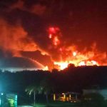 Cuba: Bomberos continúan con ardua labor para apagar incendio en Matanzas
