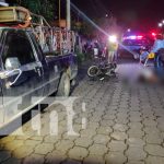 Hombre perece tras estrellarse contra una camioneta en Managua