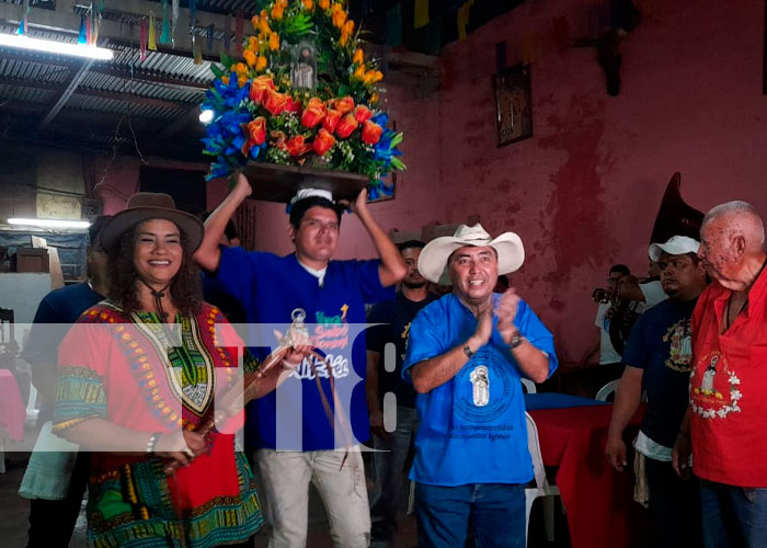 Devotos de Managua participan del tradicional Palo Lucio este 9 de agosto