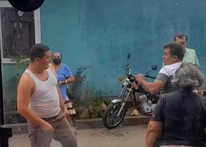Otro show con busero en Managua: Se iba a "fajar por puro gas" (VIDEO)