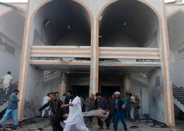 Explosión en una mezquita de Kabul deja al menos 10 muertos