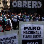Organizaciones de Argentina marchan por un aumento del salario mínimo