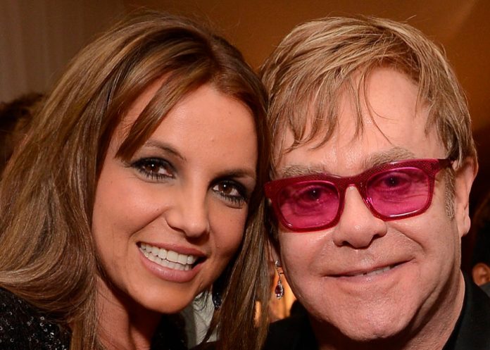 Elton John adelanta 