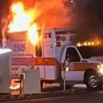 Ambulancia que trasladaba a paciente se incendió y dejó 1 muerto en Hawái