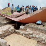 Encuentran tumba de un sacerdote de 3 mil años de antigüedad en Perú