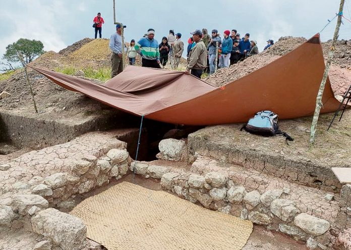Encuentran tumba de un sacerdote de 3 mil años de antigüedad en Perú