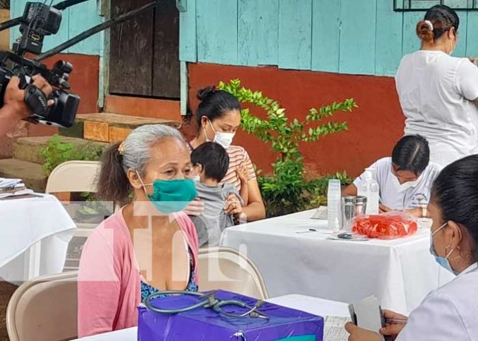 Barrio Las Jinotepe, en Managua, recibe visita de clínica móvil