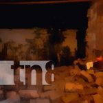 Familia de Jalapa se lleva tremendo susto al desplomarse una pared de su casa