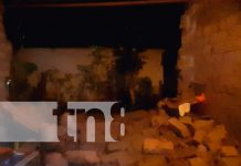 Familia de Jalapa se lleva tremendo susto al desplomarse una pared de su casa