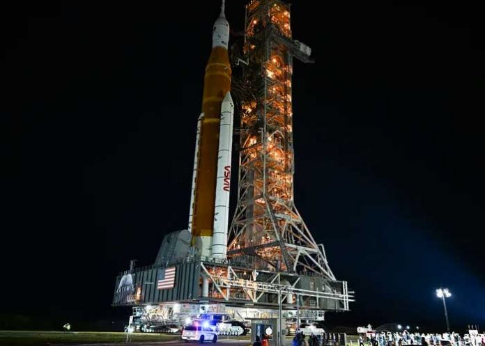 De regreso a la Luna: Cohete de la NASA listo para viajar en 12 días