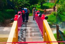 Inauguran puente peatonal que une a dos barrios de Bilwi
