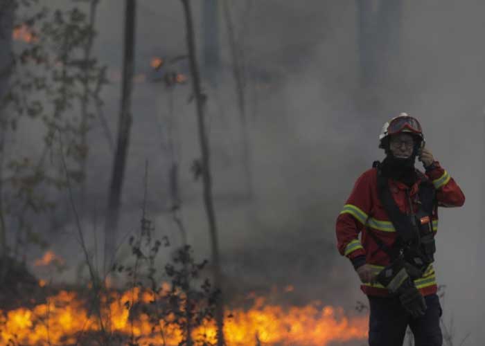 Fuertes incendios amenazan con Portugal tras fuerte ola de calor