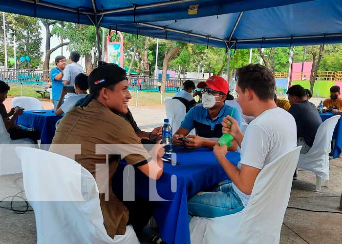 Chavalos de Managua le dan duro al "rigio" en torneo de Free Fire