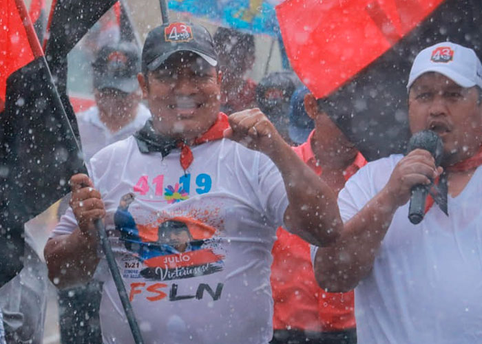 Siuna: Bajo la lluvia realizaron marcha para honrar la gesta de Pancasán