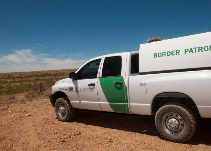 Abandonados a su suerte: "Coyote" deja dos bebés en el desierto