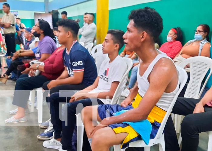 Realizan velada boxística en el gimnasio Roger Deshon, Managua